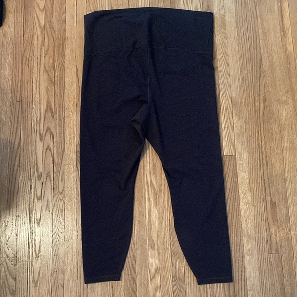 Old Navy Maternity Black Full-Length Leggings with Supportive Waistband - Picture 5 of 9